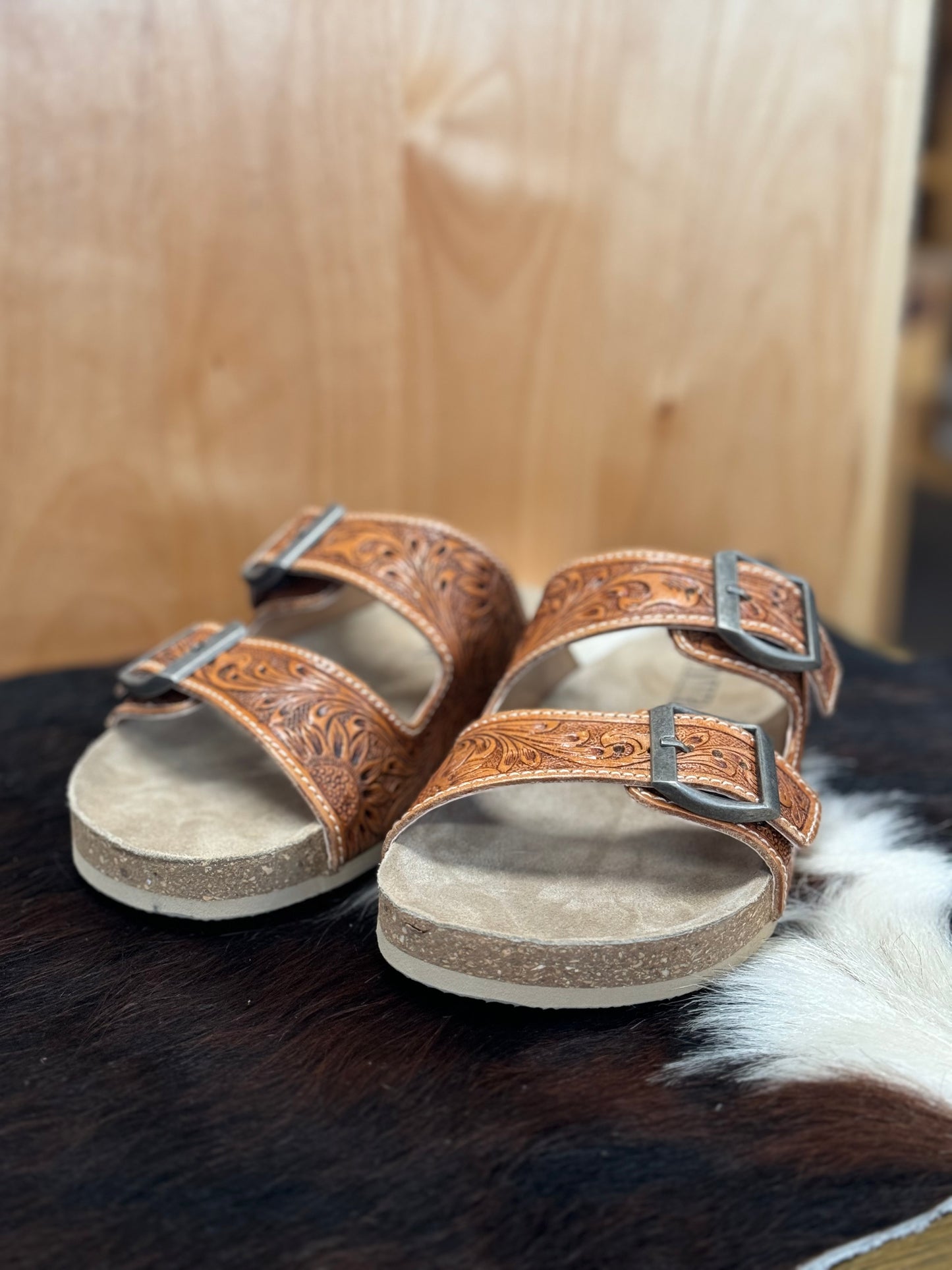 TOOLED 2 STRAP SANDAL