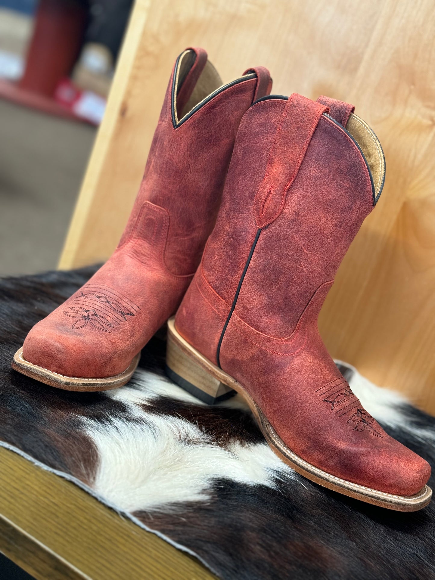 DISTRESSED RED LADIES BOOT