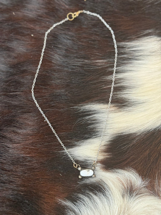 WHITE BUFFALO 4 POINT NECKLACE