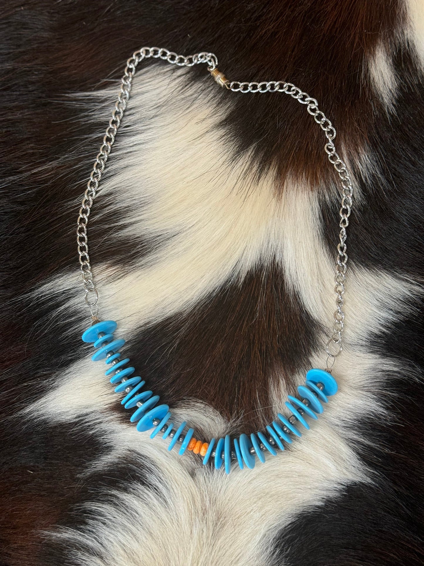 CHUNKY TUQ/ORG NECKLACE