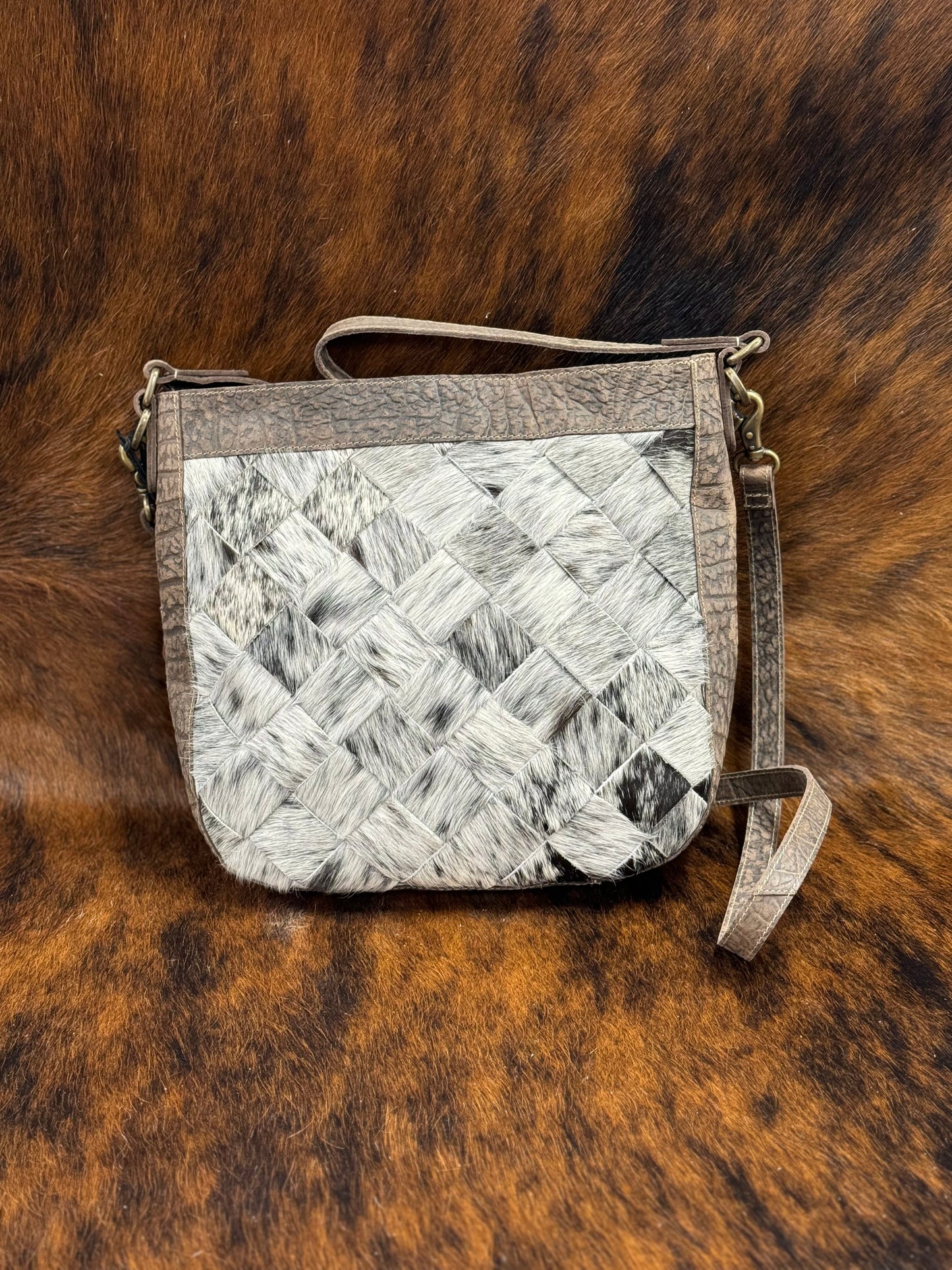 GREY CRISSCROSS MED PURSE