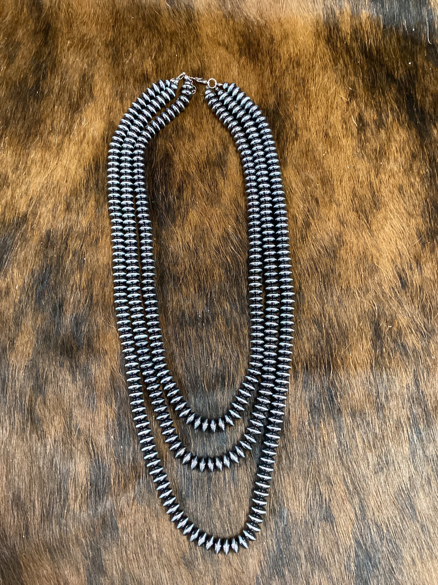 CHUNKY LAYERED NAVAJO PEARLS